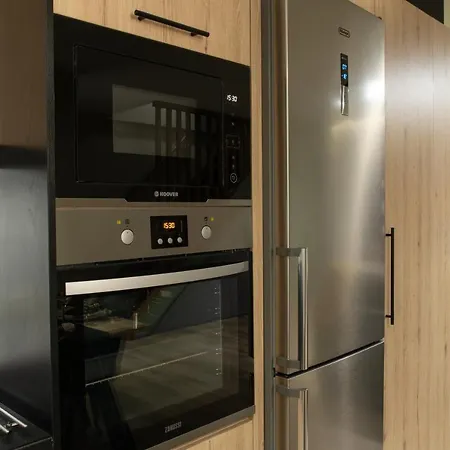 Stylishly Decorated House - Free Private Parking! Apartamento *