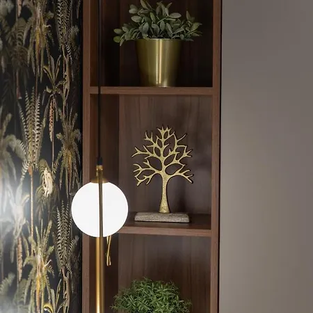 Apartment Stylishly Decorated House - Free Private Parking! *