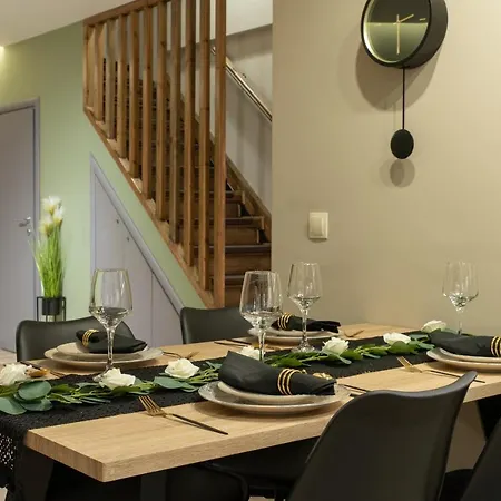Stylishly Decorated House - Free Private Parking! Iráclio
