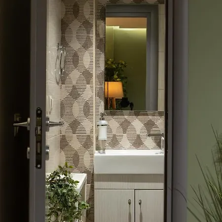 Stylishly Decorated House - Free Private Parking! Apartamento Iráclio