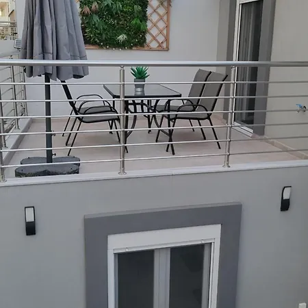 Stylishly Decorated House - Free Private Parking! Apartment *